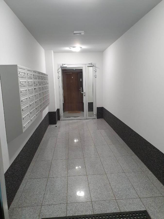 Apartament 3 Pokojowy Lub Pokoj W Mieszkaniu W Nowym Bloku Varşovia Exterior foto